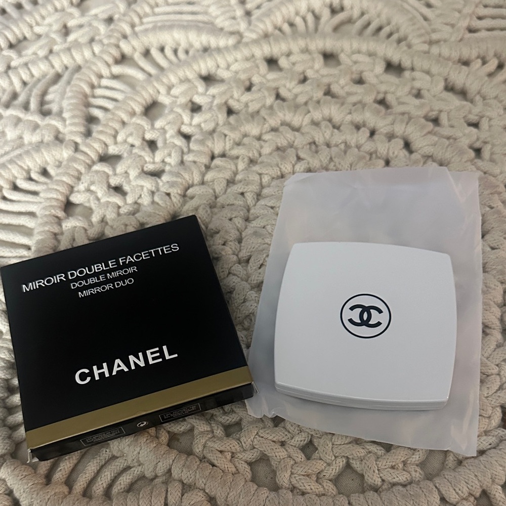 CHANEL Miroir Double Facettes in White and Black